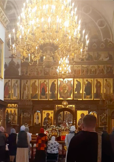 Служба в Успенском собору Святогорской лавры